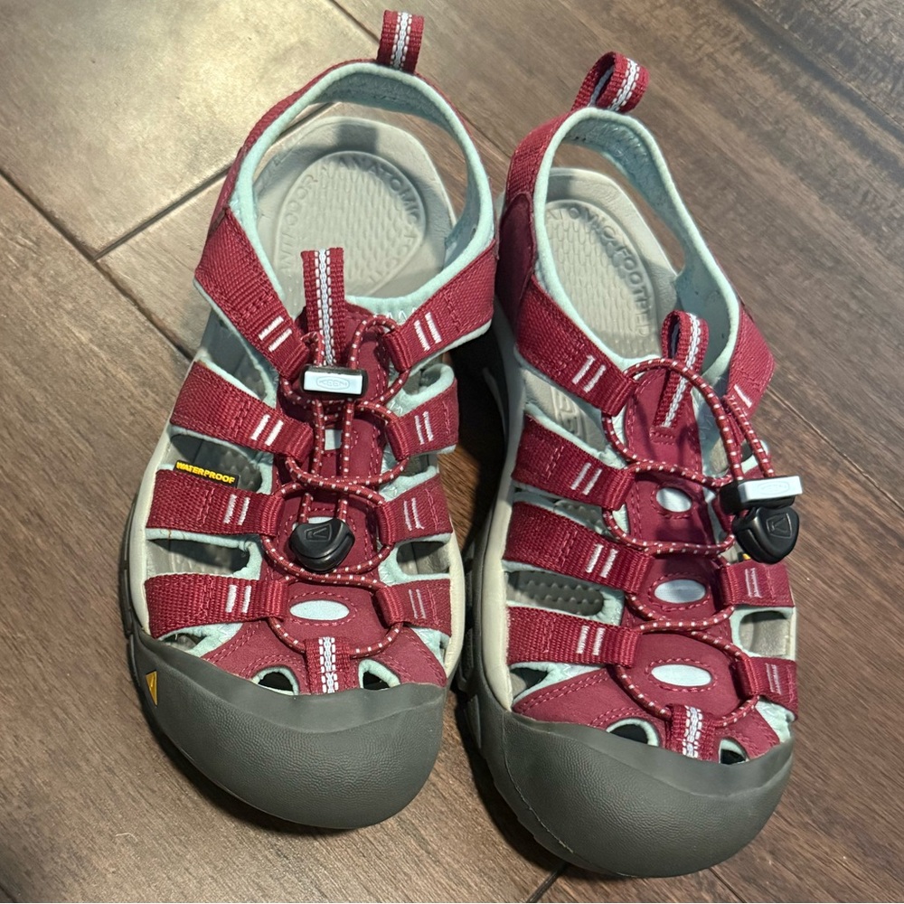 Keen Newport H2 Closed Toe Water Sandals